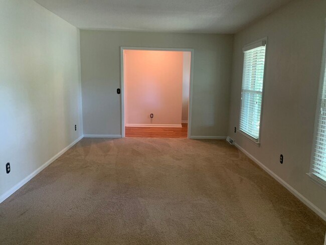 5629 Kuykendall Rd in Charlotte, NC - Building Photo - Building Photo