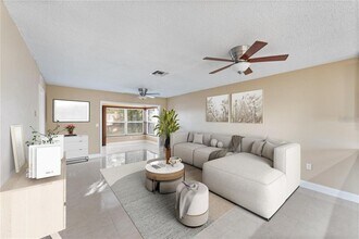 2928 Bancroft Cir E in Palm Harbor, FL - Building Photo - Building Photo