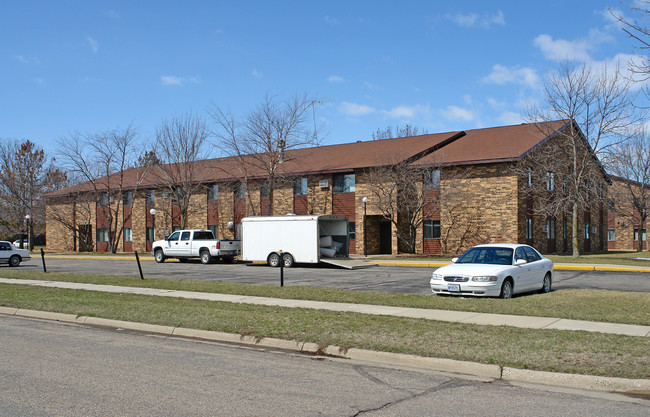 Koester Court in Northfield, MN - Foto de edificio - Building Photo