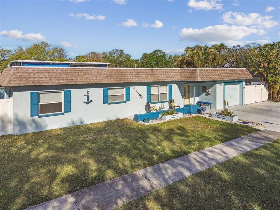 12252 Eldon Dr in Largo, FL - Building Photo
