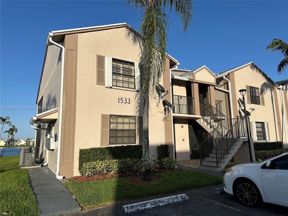 1533 S Liberty Ave in Homestead, FL - Building Photo