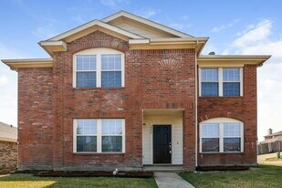 2246 Midbury Dr in Lancaster, TX - Building Photo