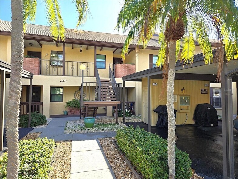 340 3 Lakes Ln, Unit F in Venice, FL - Building Photo
