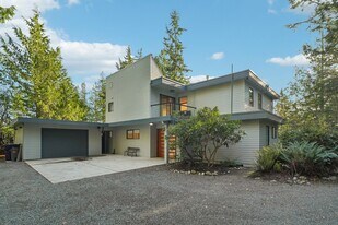 5408 Sunset Ave in Anacortes, WA - Building Photo