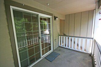 313 W Main St in Hillsboro, OR - Building Photo - Building Photo