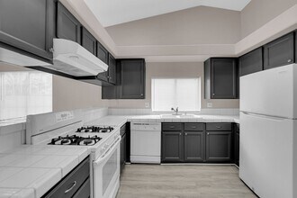 5028 St Annes Dr in Las Vegas, NV - Building Photo - Building Photo