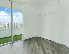 350 NE 24th St, Unit 908 in Miami, FL - Building Photo - Building Photo
