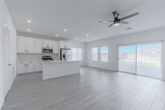 9952 Oliver Hls Ave in Las Vegas, NV - Building Photo - Building Photo