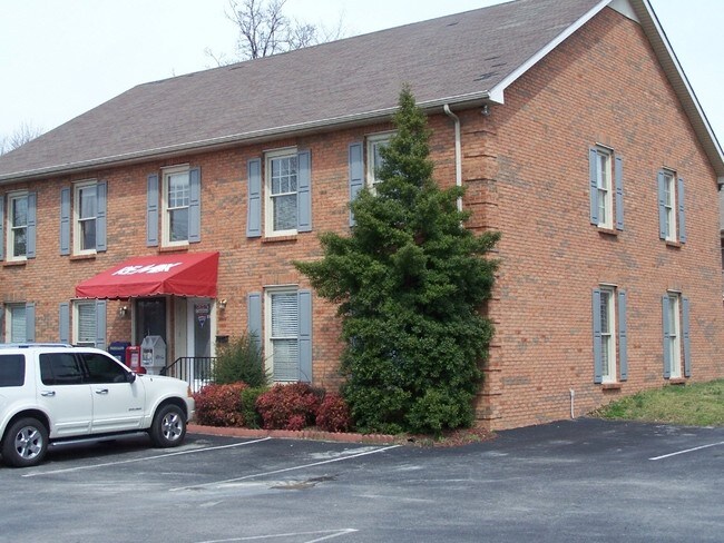 2414 Memorial Blvd in Springfield, TN - Foto de edificio - Building Photo