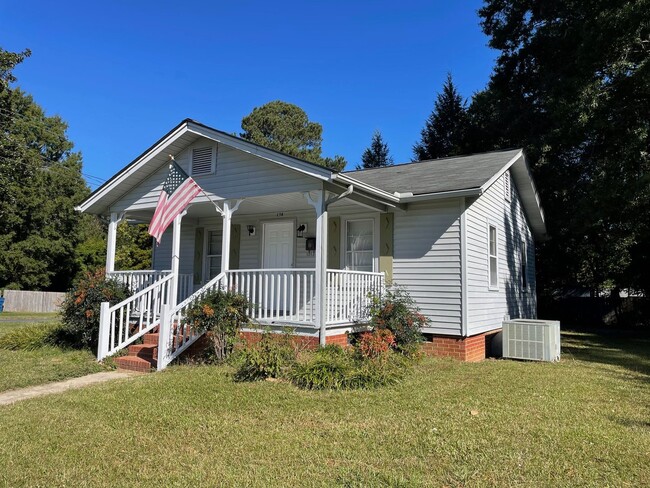 654 Eldorado St in Troy, NC - Foto de edificio - Building Photo