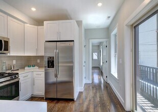 67 Border St, Unit #1 in Boston, MA - Building Photo - Building Photo