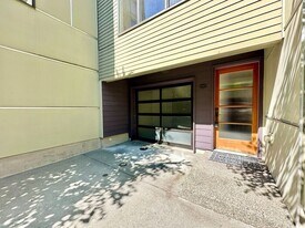 556 McGraw St in Seattle, WA - Building Photo