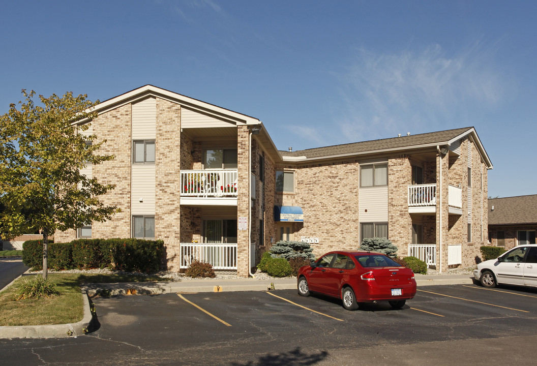 Central Court in Garden City, MI - Building Photo