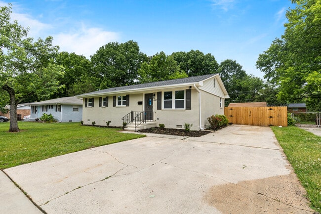 4307 Colebrook Rd in Charlotte, NC - Building Photo - Building Photo