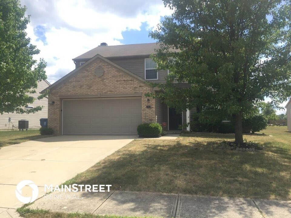 2146 Rosswood Blvd in Indianapolis, IN - Building Photo