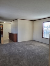 1874 Armstrong Blvd in Milford, MI - Foto de edificio - Building Photo