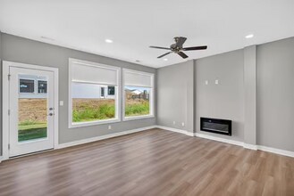 5421 154th Ct in Urbandale, IA - Foto de edificio - Building Photo