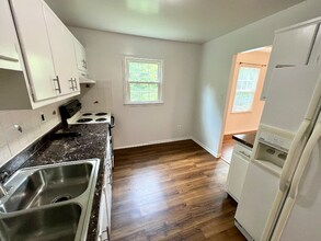 918 Sherwood Ct in Sterling, VA - Building Photo - Building Photo