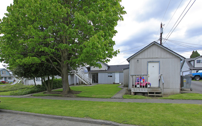 Virginia Apartments in Everett, WA - Foto de edificio - Building Photo