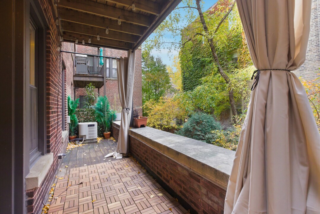 644 W Roscoe St, Unit B1 in Chicago, IL - Building Photo