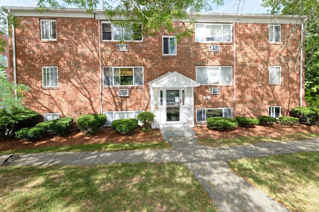 133 Winthrop St in Framingham, MA - Building Photo