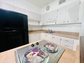 2304 Lake Osborne Dr-Unit -8 in Lake Worth, FL - Building Photo - Building Photo