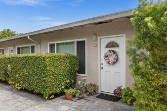 All Single Story Apartment Community in Mountain View, CA - Foto de edificio - Building Photo