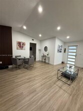 1040 NW 127th Pl in Miami, FL - Building Photo - Building Photo