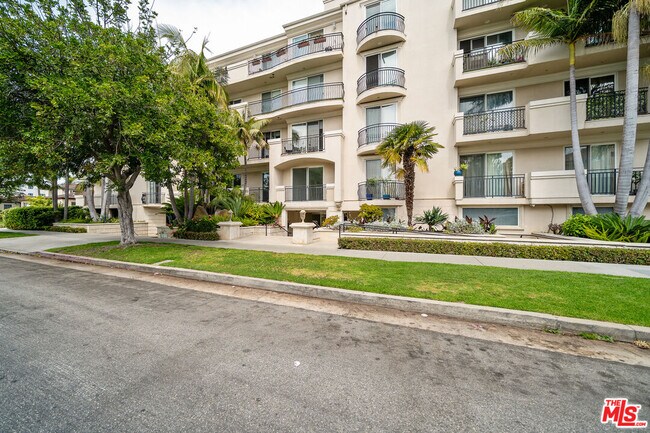 property at 1450 S Beverly Dr