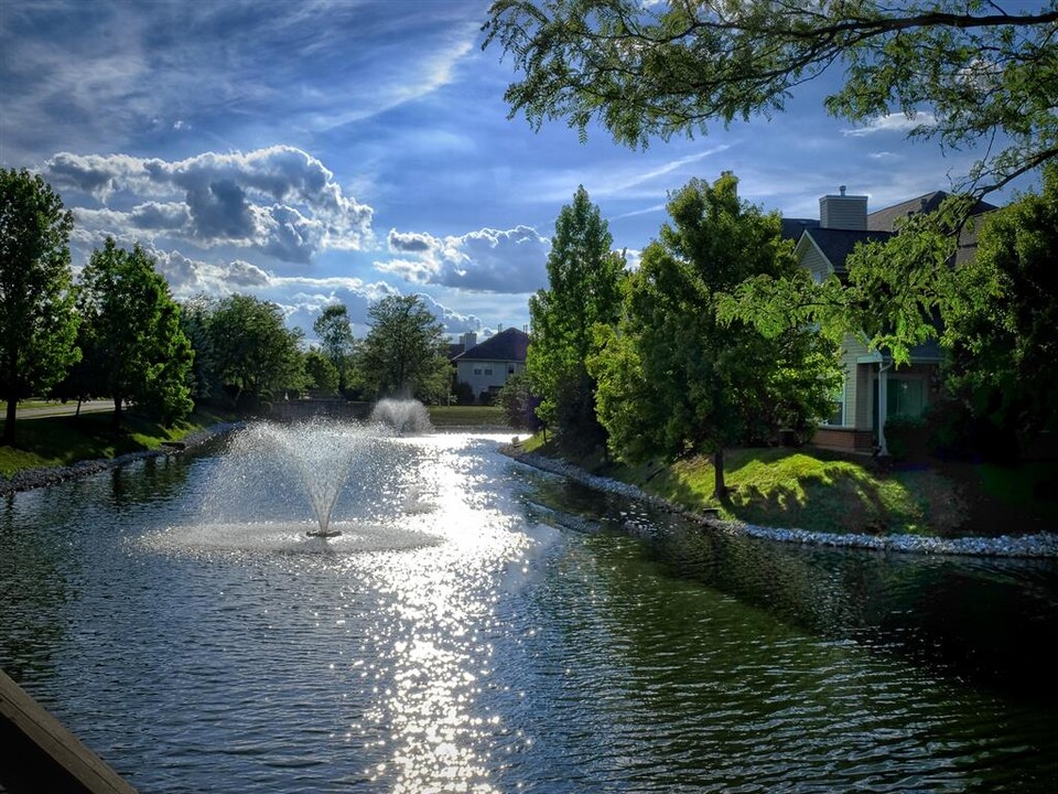 The Village at Stone Falls in Dayton, OH - Foto de edificio