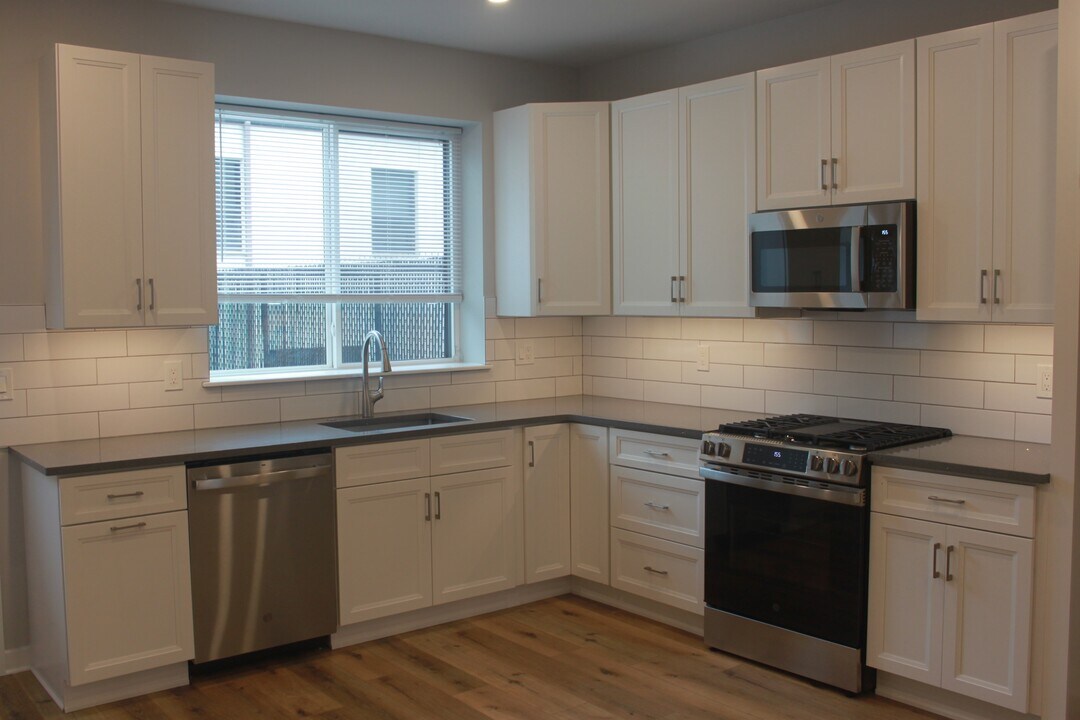 407 Budd St in Philadelphia, PA - Building Photo