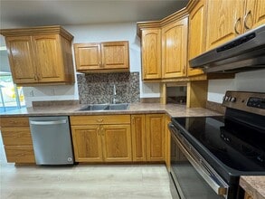 6445 109th Ave in Pinellas Park, FL - Building Photo - Building Photo