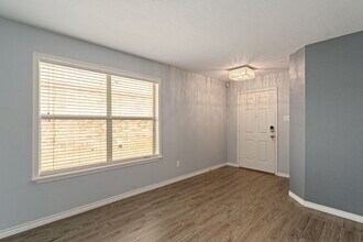 4908 Meadow Trails Dr in Fort Worth, TX - Foto de edificio - Building Photo