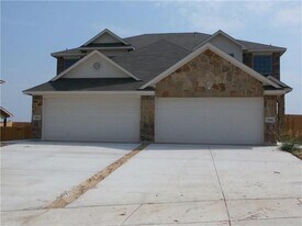 5001 Sanger Cir Dr in Sanger, TX - Building Photo