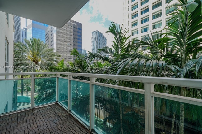 950 Brickell Bay Dr in Miami, FL - Building Photo - Building Photo