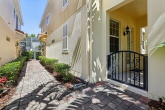 8639 Lower Villagewalk Cir in Orlando, FL - Building Photo - Building Photo
