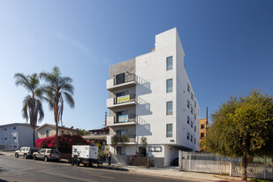 E on Harvard in Los Angeles, CA - Building Photo