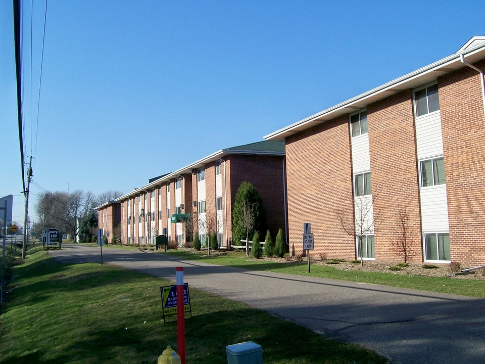 Canary Hill Apartments in Maplewood, MN - Foto de edificio