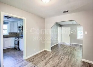 810 Charles Rd in Houston, TX - Building Photo - Building Photo