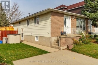 8 Sekura Pl in Cambridge, ON - Building Photo - Building Photo