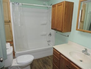 408 W Hilltop Ln in Silver Lake, IN - Building Photo - Building Photo