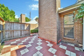 13954 Hollowgreen Dr in Houston, TX - Building Photo - Building Photo