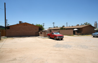 5006-5012 E Bellevue St in Tucson, AZ - Foto de edificio - Building Photo