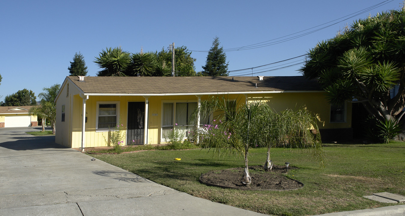 630 Cherry Way in Hayward, CA - Building Photo