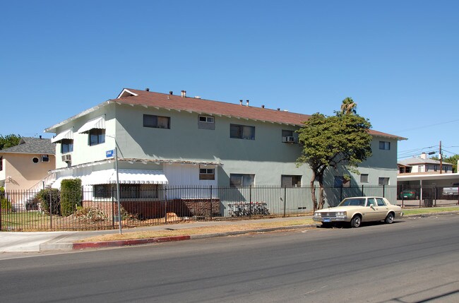 11535 Sylvan St in North Hollywood, CA - Foto de edificio - Building Photo