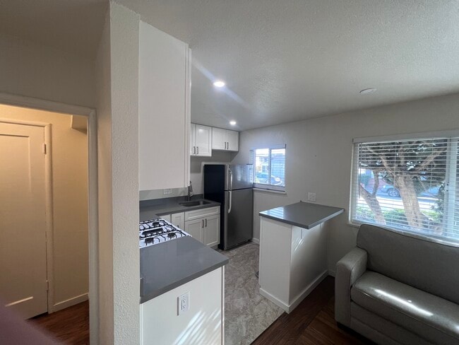 3801 Nevin Ave, Unit 3801