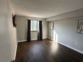 1825 Saint Julian Pl, Unit 5E in Columbia, SC - Foto de edificio - Building Photo