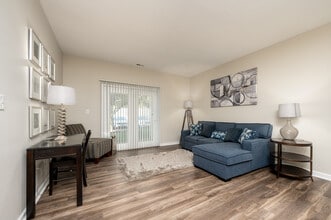 Auburn Hills Apartments in Indianapolis, IN - Building Photo - Interior Photo
