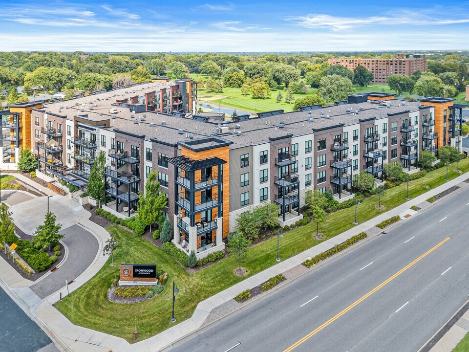 Ironwood in New Hope, MN - Foto de edificio