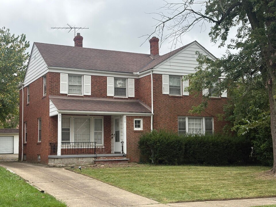 4070 Okalona Rd in South Euclid, OH - Foto de edificio